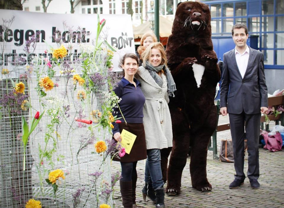 Kamerleden Ouwehand en Thieme van de Partij voor de Dieren en Bashir van de SP betuigen hun steun.